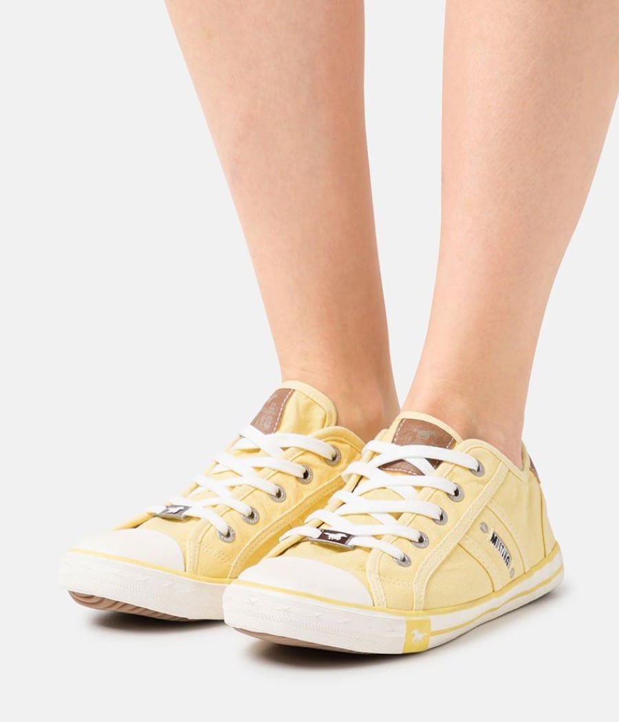 Mustang Vintage Style Pastel Yellow Lace Up Trainer Clearance