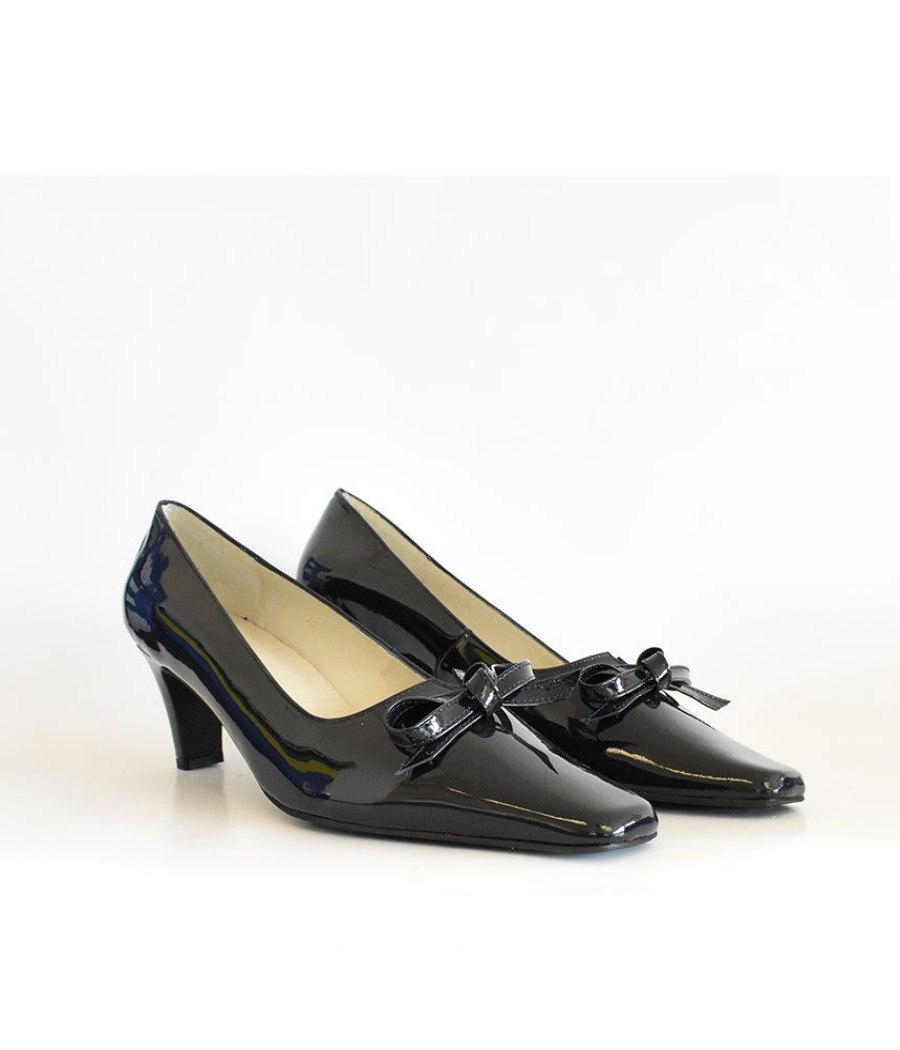 Cefalu Stylish Navy Leather Low Heels Hot