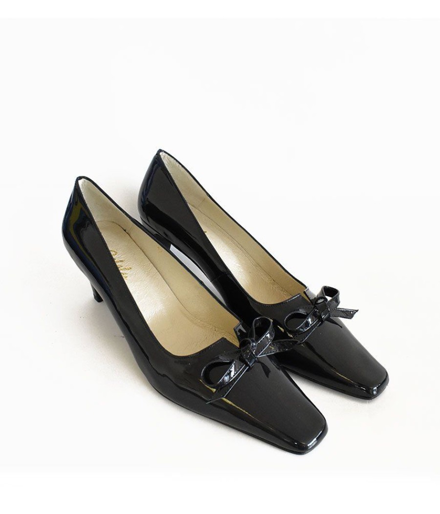 Cefalu Stylish Navy Leather Low Heels Hot